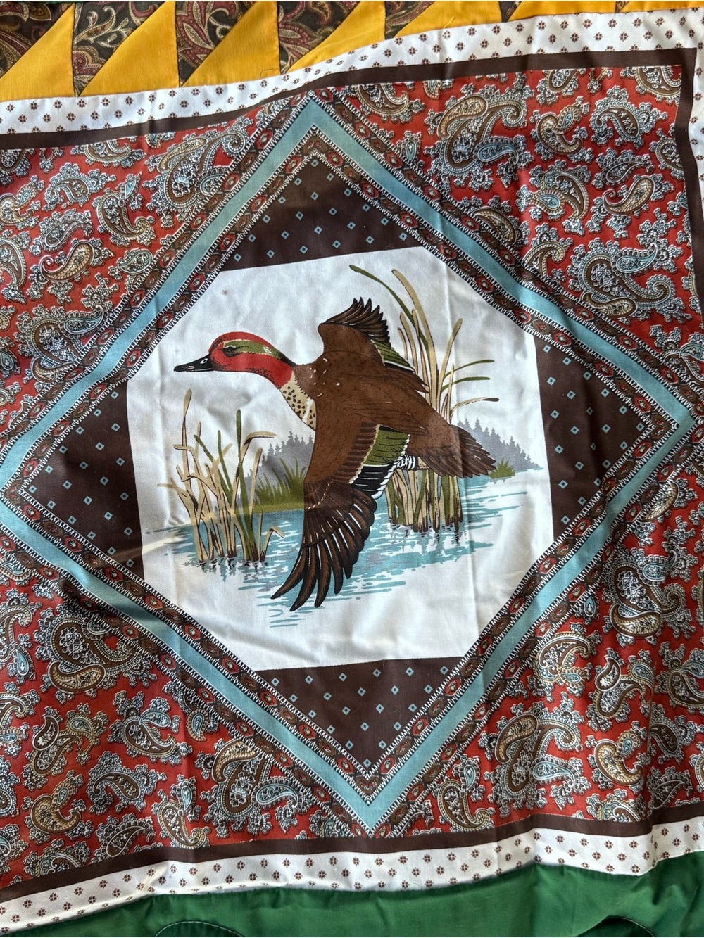 Green Patchwork Fowl bird Quilt with Yellow Accent Border - handmade - Picture 11 of 16